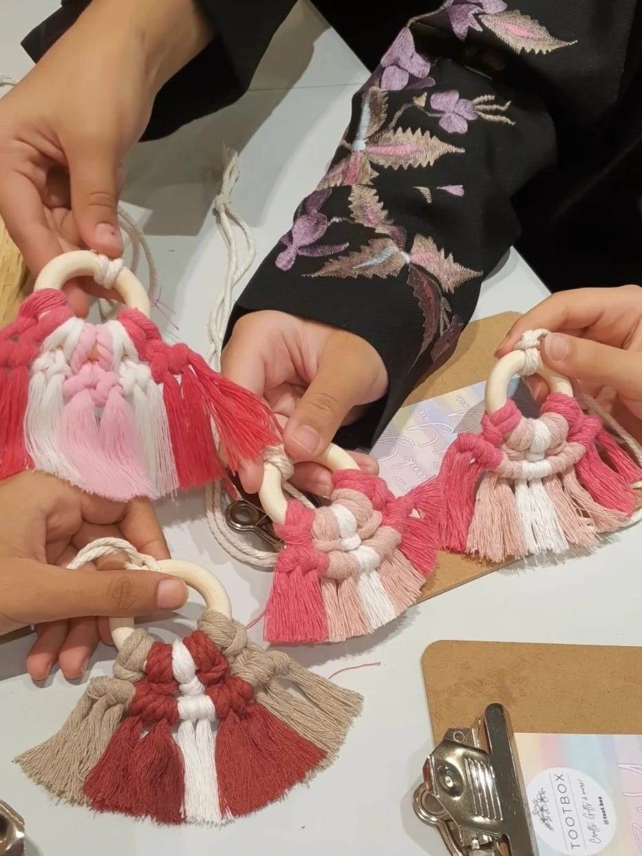 ورشة فردية (حضورية - خاصة) قلادة الفرفشة - Toot Box