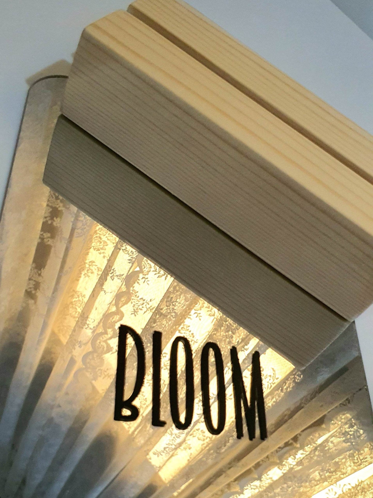 🎁 Bloom Mini Table Mirror – A Gift to Inspire 🌸 - Toot Box