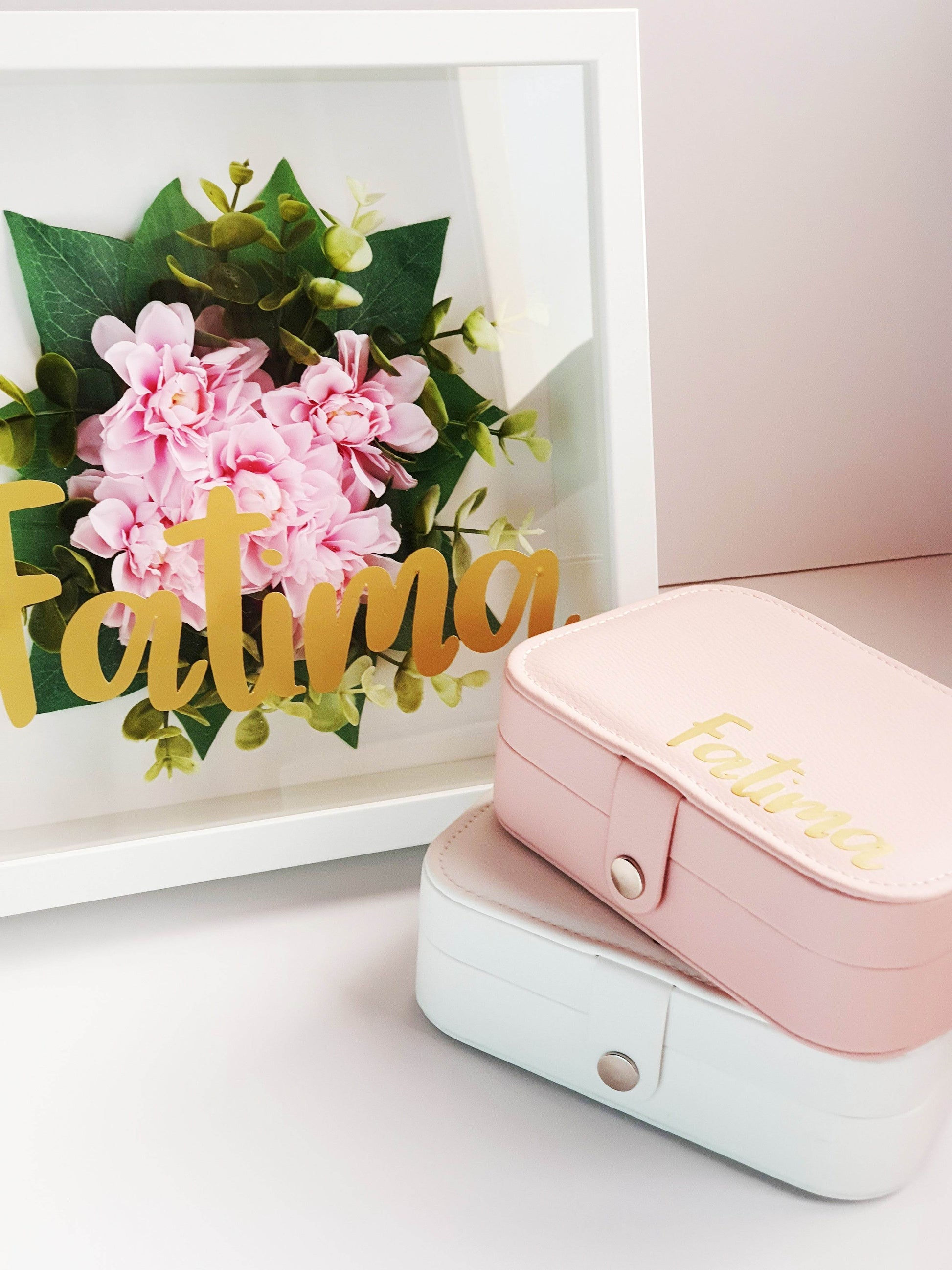 إطار باسمك مزين بالزهور – Customized Floral Name Frame - Toot Box