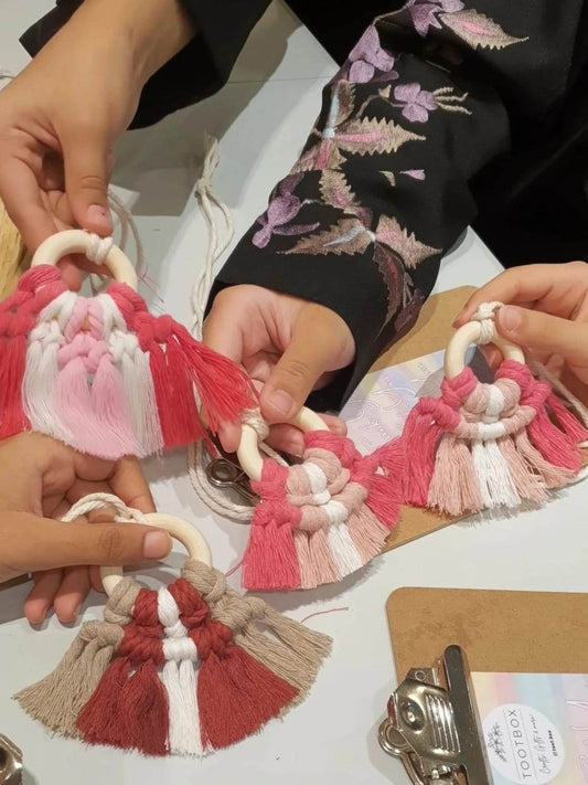 ورشة فردية (حضورية - خاصة) قلادة الفرفشة - Toot Box