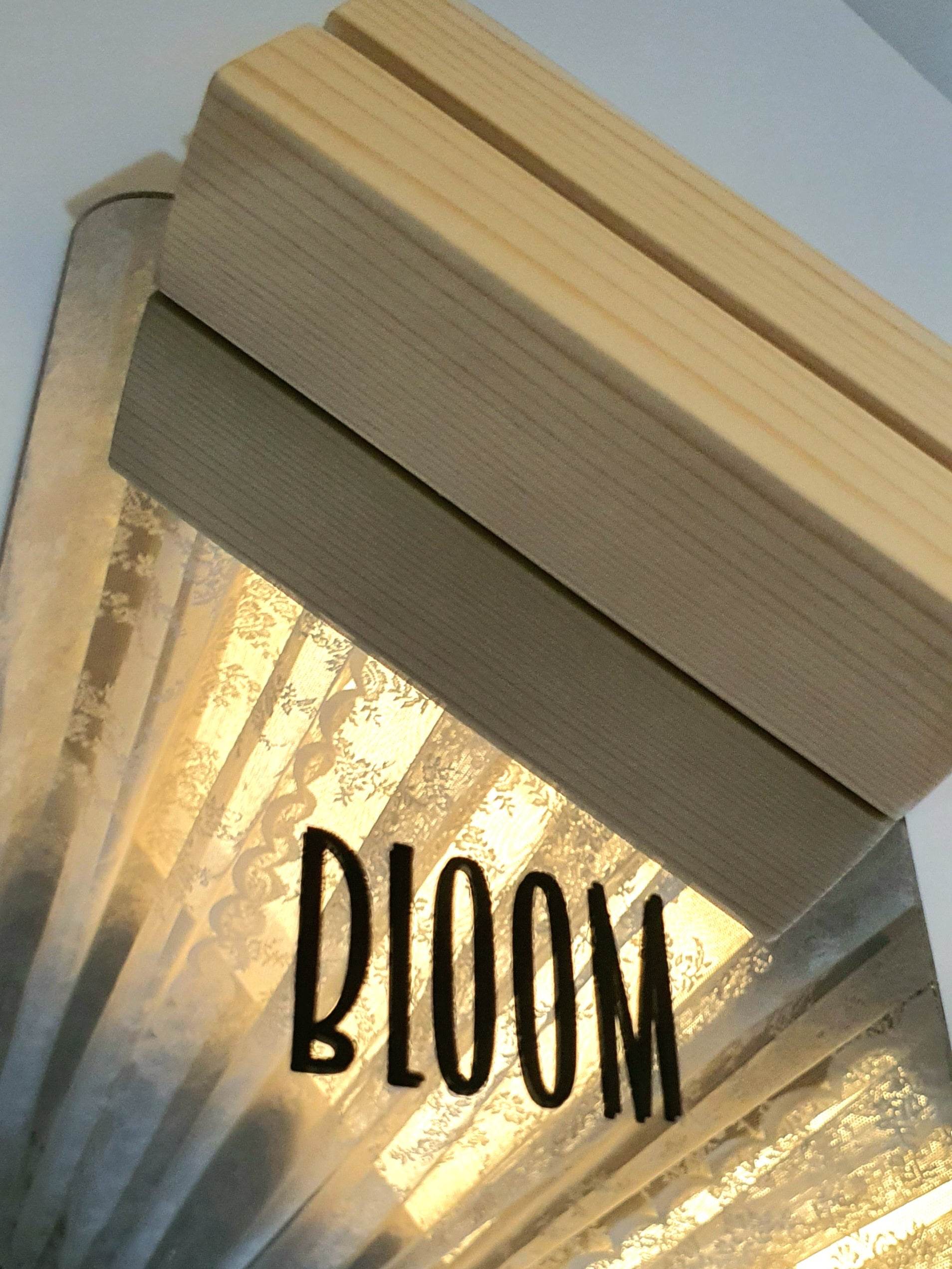🎁 Bloom Mini Table Mirror – A Gift to Inspire 🌸 - Toot Box